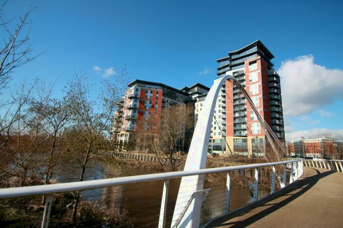 2 Bedroom Flat To Rent In Riverside Way, Leeds, West Yorkshire, Uk, LS1