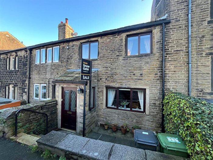 2 Bedroom Cottage For Sale In The Village, Thurstonland, Huddersfield, HD4
