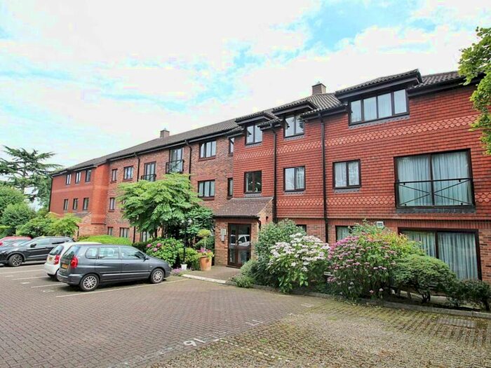 2 Bedroom Flat To Rent In Hill Crest Lodge, Elstree, WD6