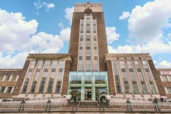 1 Bedroom Flat To Rent In Great West Road, Brentford, TW8