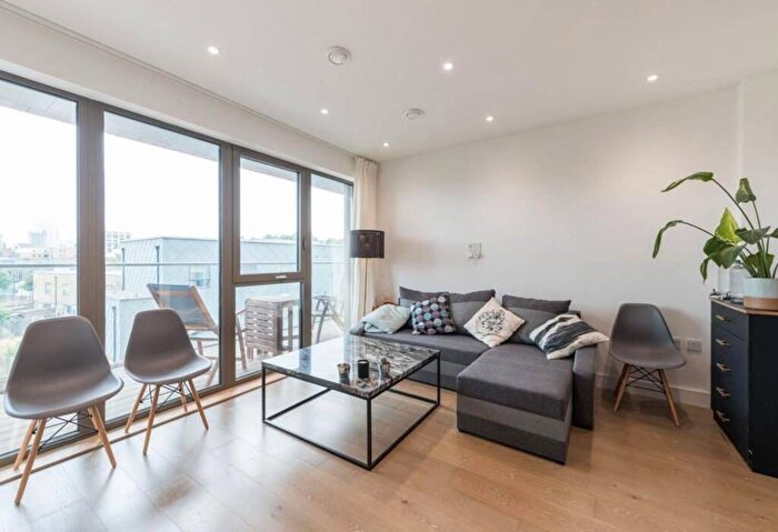 1 Bedroom Flat To Rent In Hemming Street, Tower Hamlets, London, E1