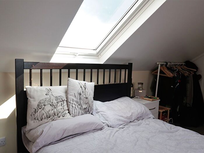 3 Bedroom Flat To Rent In Hawthorne Avenue, Swansea, SA2
