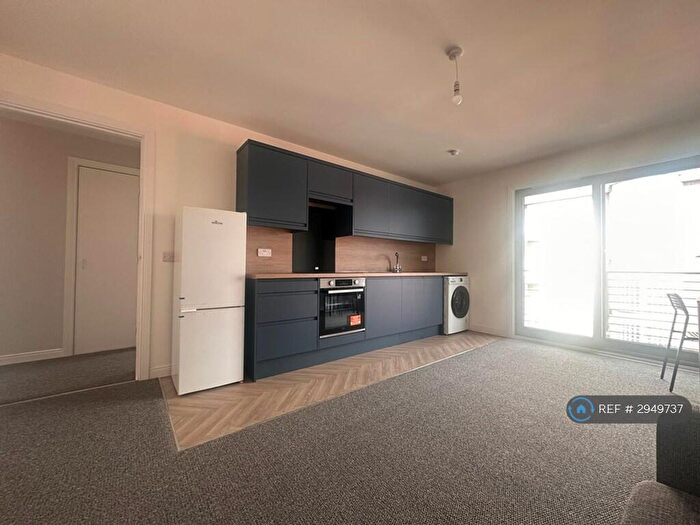 3 Bedroom Flat To Rent In Allan Lane, Dundee, DD1