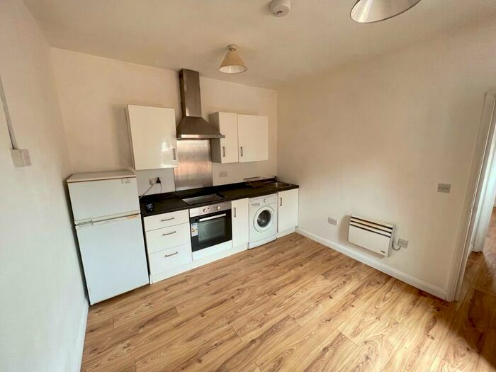 1 Bedroom Apartment To Rent In Bullar Road, Bitterne Park, Southampton, SO18