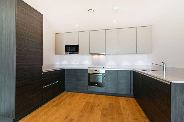 2 Bedroom Flat To Rent In Saffron Tower, Croydon, CR0