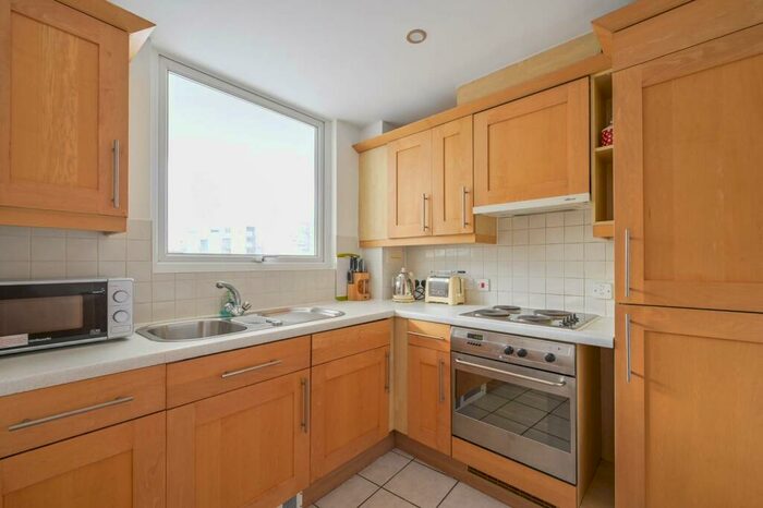 1 Bedroom Flat To Rent In Pierhead Lock, Canary Wharf, London, E14