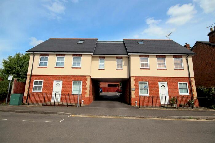 1 Bedroom Apartment To Rent In The Grove, Twyford, Reading, RG10