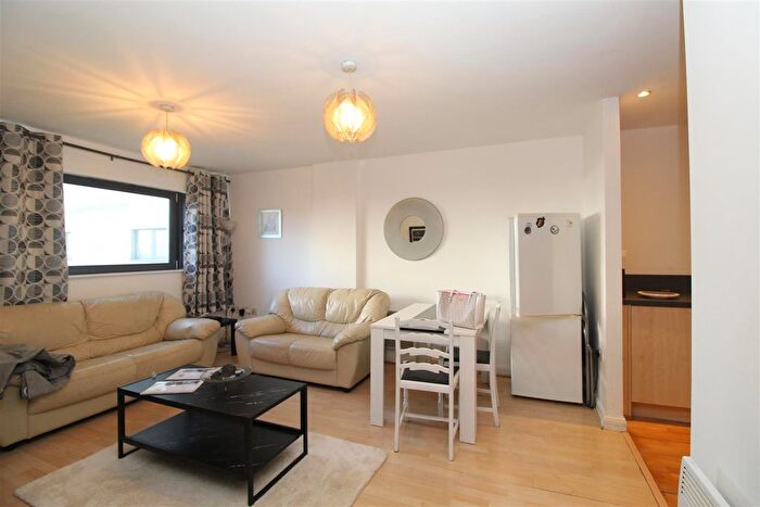 2 Bedroom Flat To Rent In Churchill Way, Cardiff, CF10