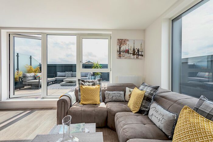 2 Bedroom Flat To Rent In Flat, Perkyn House, Seven Sisters Road, London, N4