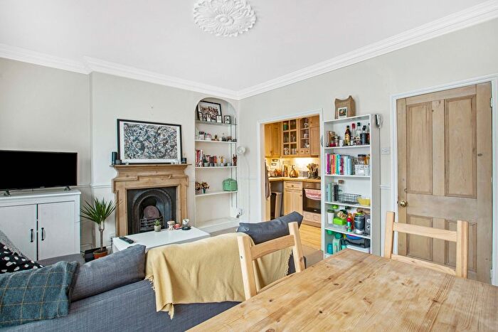 2 Bedroom Flat To Rent In Hugon Road, Fulham, London, SW6
