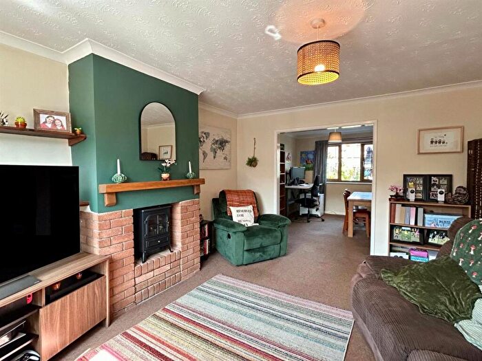 3 Bedroom Semi-Detached House For Sale In Newport Road, Caldicot, NP26