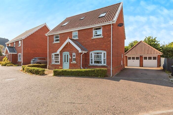 6 Bedroom Detached House For Sale In Crown Meadow, Kenninghall, Norwich, NR16