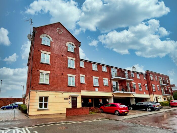 2 Bedroom Flat To Rent In Brookbank Close, Cheltenham, GL50