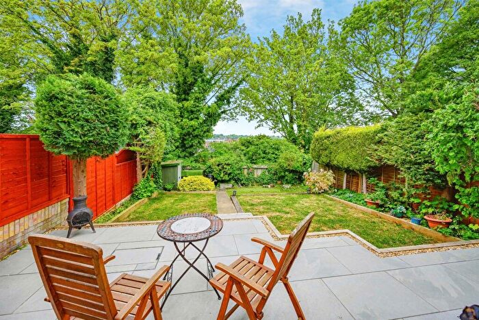 3 Bedroom Semi-Detached House For Sale In Caernarvon Close, Hemel Hempstead, HP2