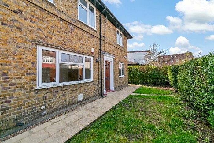 2 Bedroom Flat To Rent In Dudley Road, Kew, Richmond, TW9