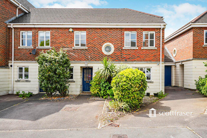 4 Bedroom Semi-Detached House To Rent In Don Bosco Close, OX4