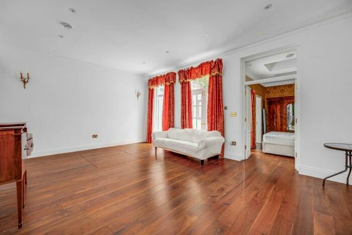 2 Bedroom Flat To Rent In Courtfield Gardens, London, SW5