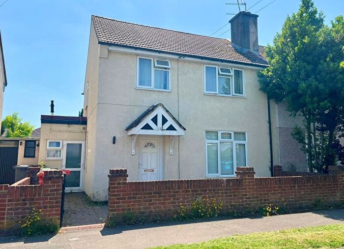 4 Bedroom Semi-Detached House For Sale In Abbotts Way, Cippenham, SL1