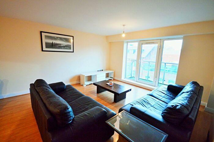 2 Bedroom Flat To Rent In Royal Plaza, Westfield Terrace, Sheffield City Centre, S1
