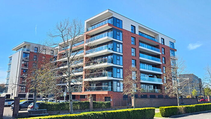 2 Bedroom Flat For Sale In Southmead House, Kingman Way, Newbury, RG14