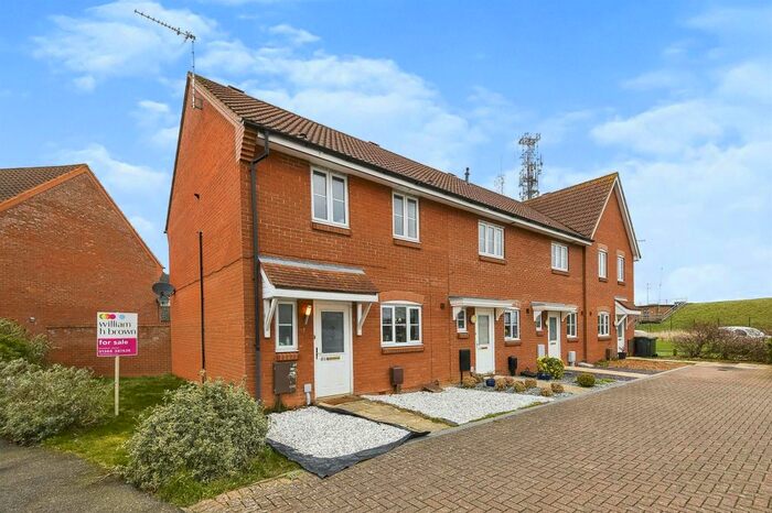 3 Bedroom Semi-Detached House For Sale In Landseer Drive, Downham Market, PE38