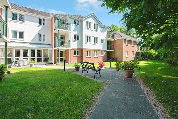 2 Bedroom Flat For Sale In Ringwood Road, Ferndown, BH22