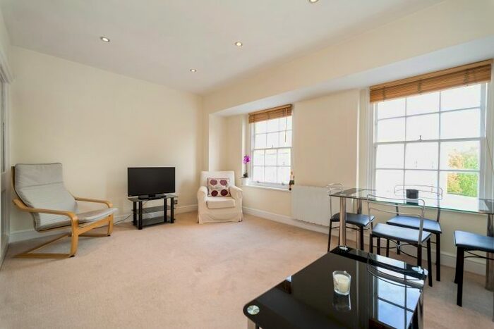 2 Bedroom Flat To Rent In Park Road, London, NW1