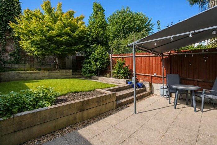 2 Bedroom Apartment For Sale In Camden Hill Road, Crystal Palace, London, SE19