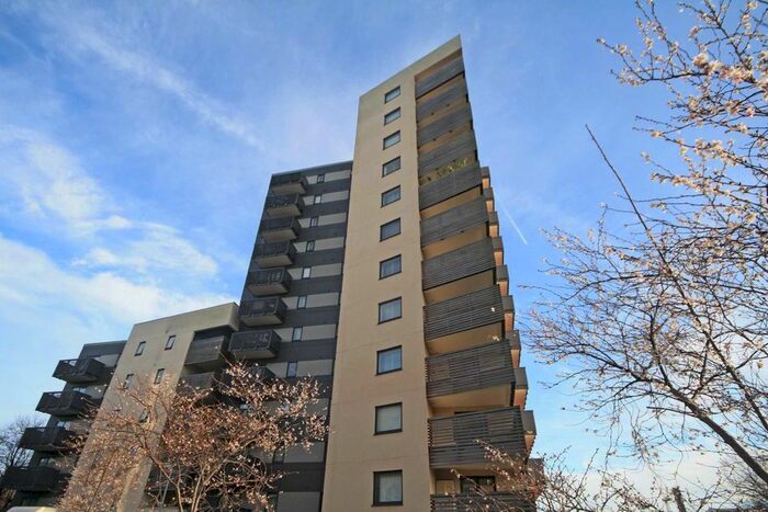 2 Bedroom Flat To Rent In The Avenue, London, W13