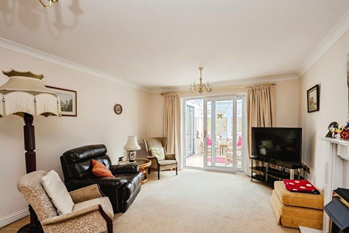 4 Bedroom Bungalow For Sale In Uwchgwendraeth, Drefach, Llanelli, Carmarthenshire, SA14