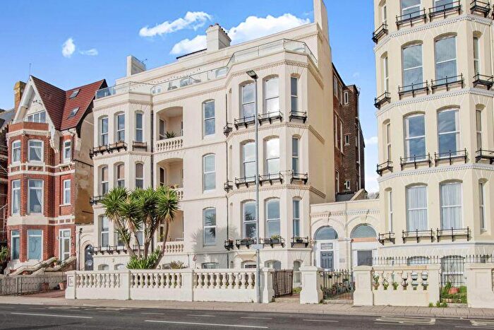 2 Bedroom Flat For Sale In St. Helens Parade, Southsea, PO4