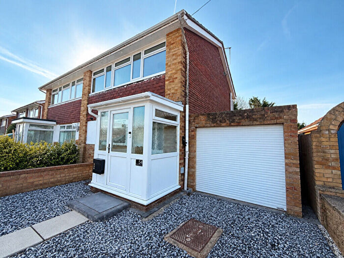 3 Bedroom Semi-Detached House To Rent In Ingleside Crescent, Lancing, BN15