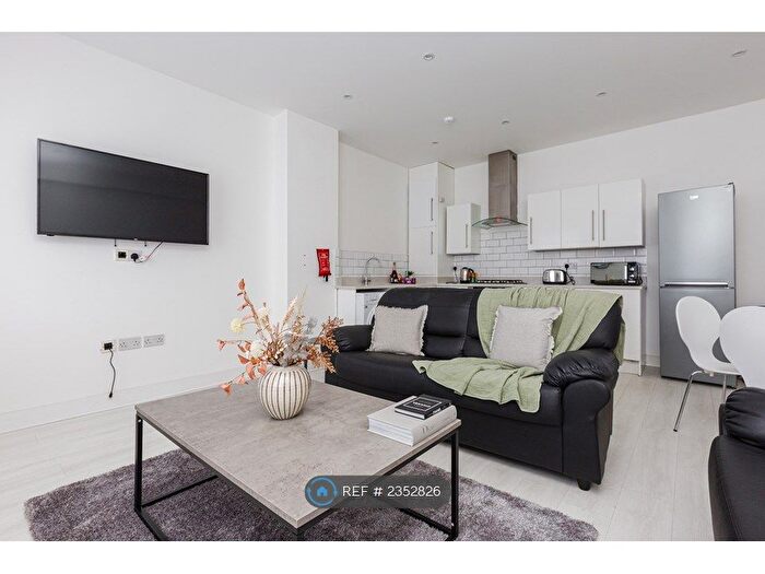 6 Bedroom Flat To Rent In Aigburth Road, Liverpool, L17