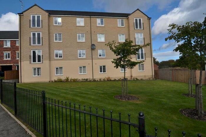 2 Bedroom Flat To Rent In Langsett Court, Plantation Drive, Bradford, BD9
