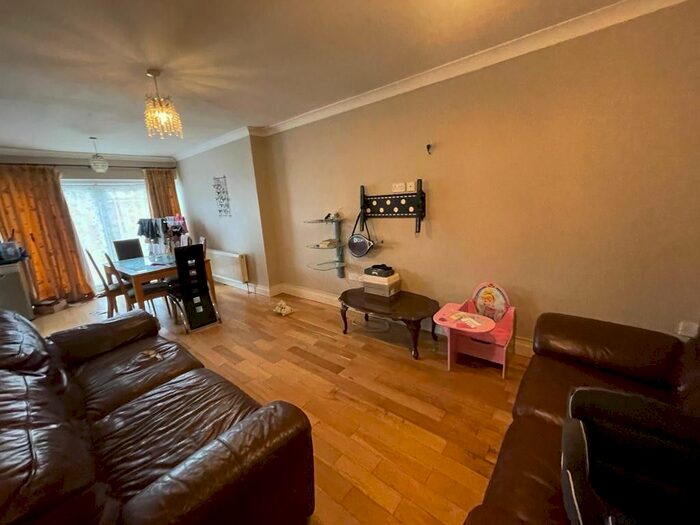 4 Bedroom Terraced House To Rent In Kings Road, Harrow, Greater London, HA2