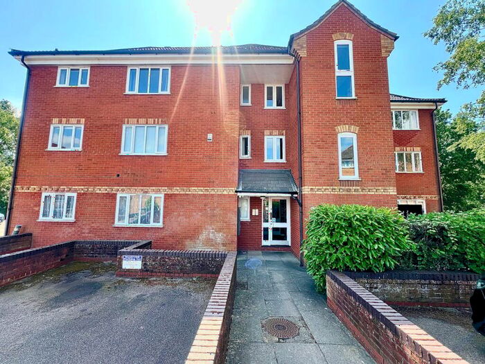 2 Bedroom Apartment For Sale In Porter Road, Purdis Farm, Ipswich, IP3