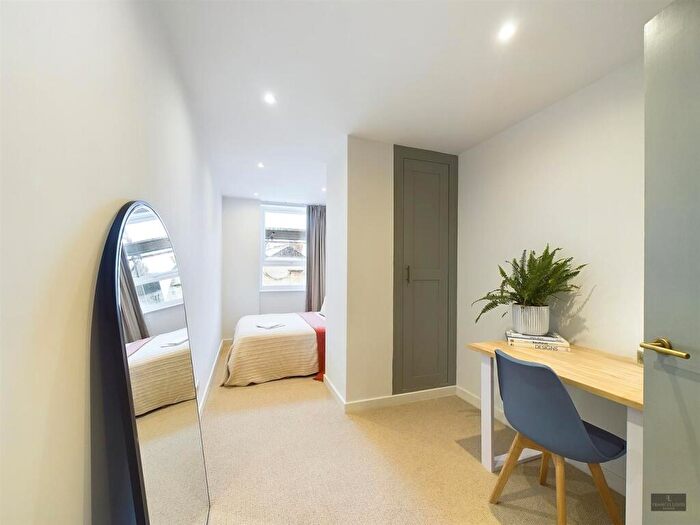 2 Bedroom Flat To Rent In South Street, Exeter, EX1