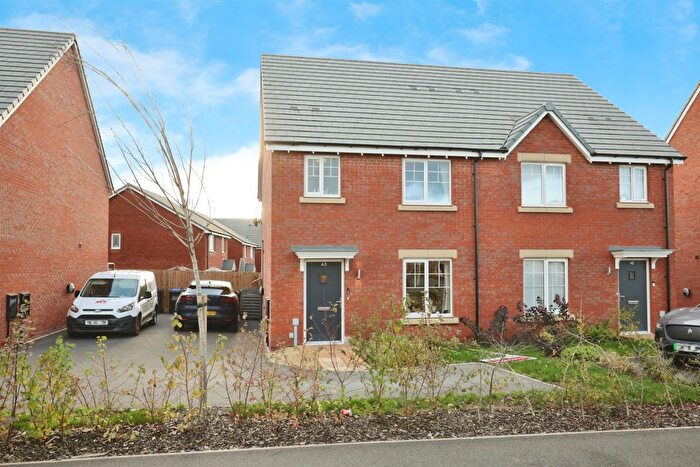 3 Bedroom Semi Detached House For Sale In Brooklime Road, Warwick, CV34