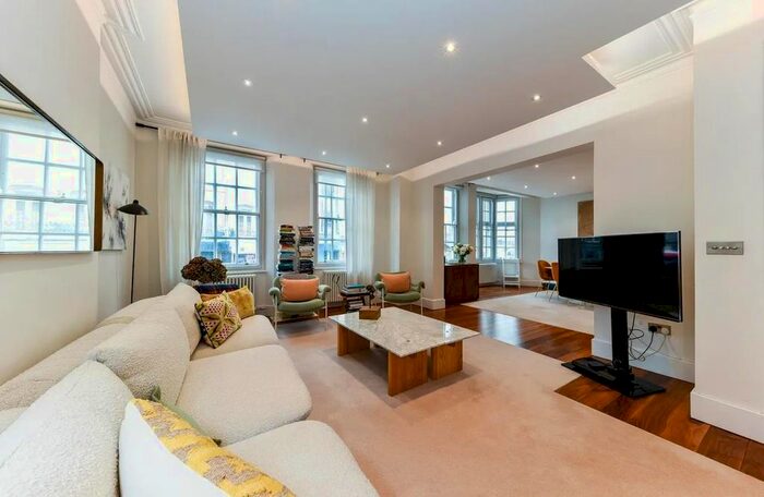 3 Bedroom Flat To Rent In Coleherne Court, Old Brompton Road, London, SW5