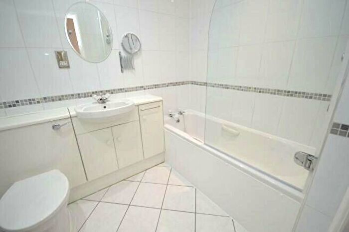 2 Bedroom Flat To Rent In Loughborough Road, West Bridgford, Nottingham, Nottinghamshire, NG2