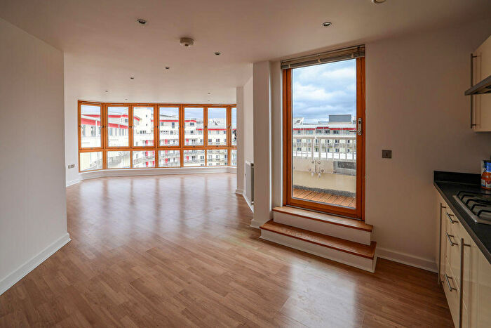 2 Bedroom Flat For Sale In The Crescent, Bristol, BS1