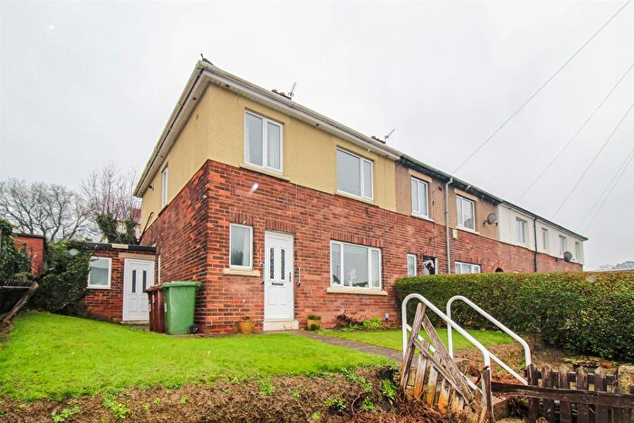 3 Bedroom Town House For Sale In Eskdale Road, Wakefield, WF2