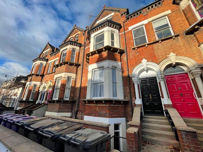 1 Bedroom Flat For Sale In Walsworth Road, Hitchin, SG4
