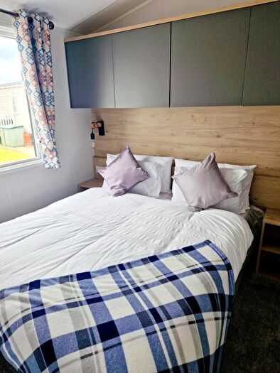 2 Bedroom Caravan For Sale In Seaside Rd, Hull, HU11