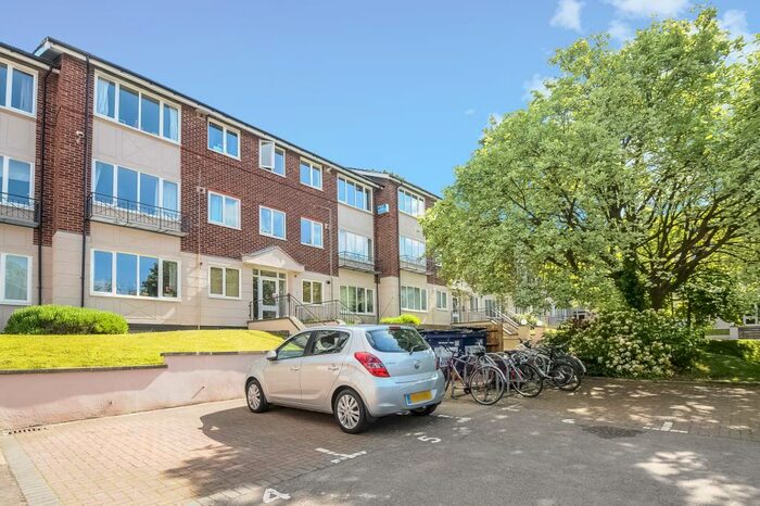 2 Bedroom Apartment To Rent In Lizmans Court, Oxford, OX4