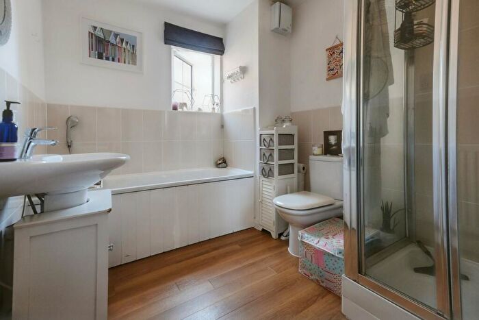1 Bedroom Apartment For Sale In Lambourne Chase, Chelmsford, CM2