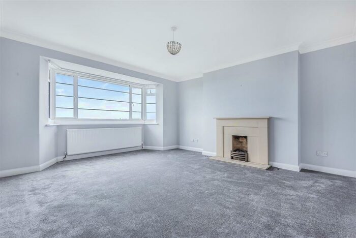 2 Bedroom Flat To Rent In Upper Richmond Road West, East Sheen, SW14