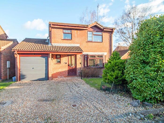 3 Bedroom Detached House For Sale In Lovage Way, Horndean, PO8