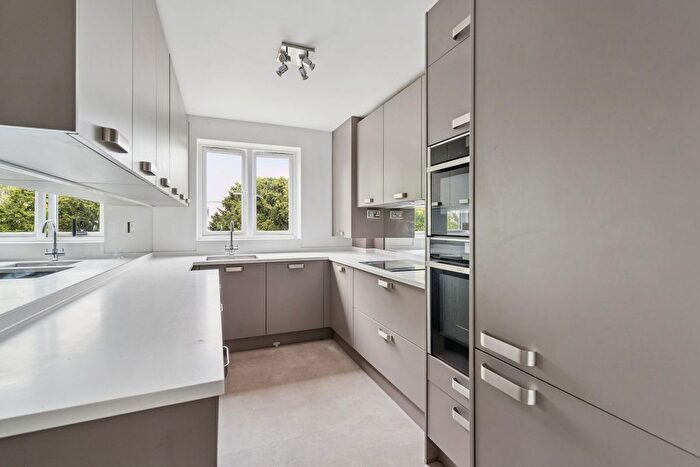 3 Bedroom Flat For Sale In - Eastbury Avenue, Northwood, HA6