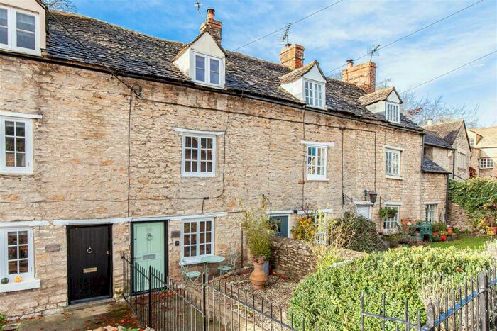 2 Bedroom Cottage For Sale In Manor Road, Woodstock, OX20